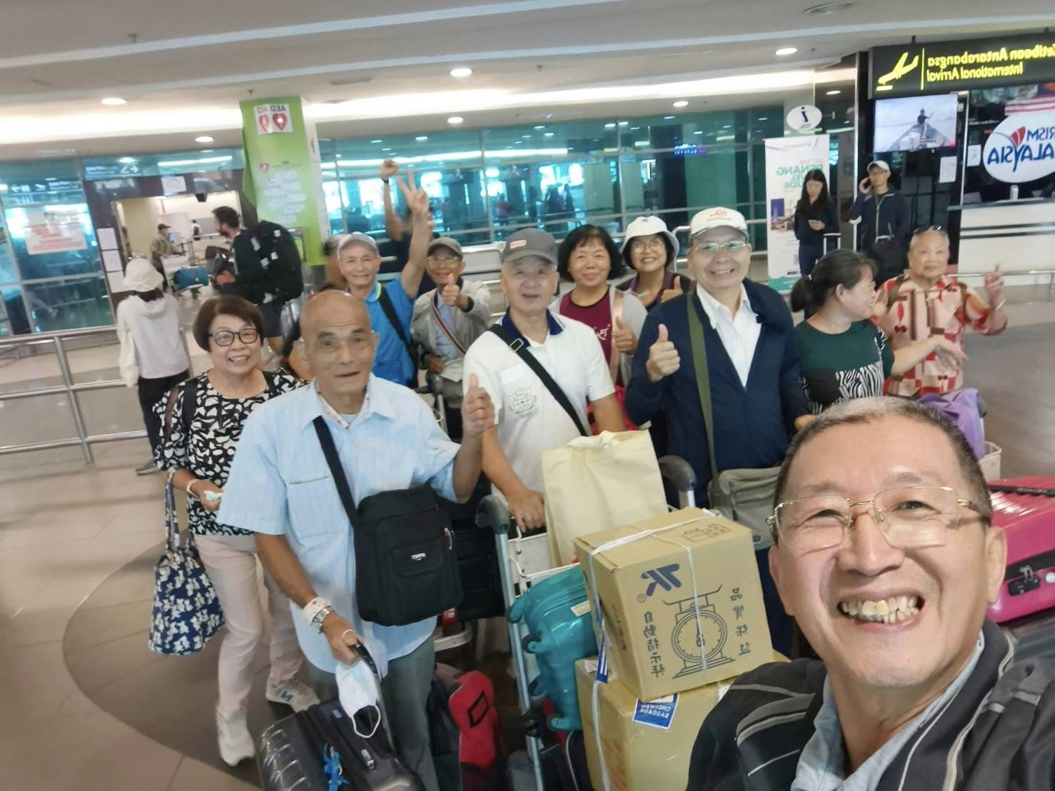 陳領導點傳師、何點傳師慈悲帶領台灣道親前往馬來西亞檳城了愿九皇齋義賣活動