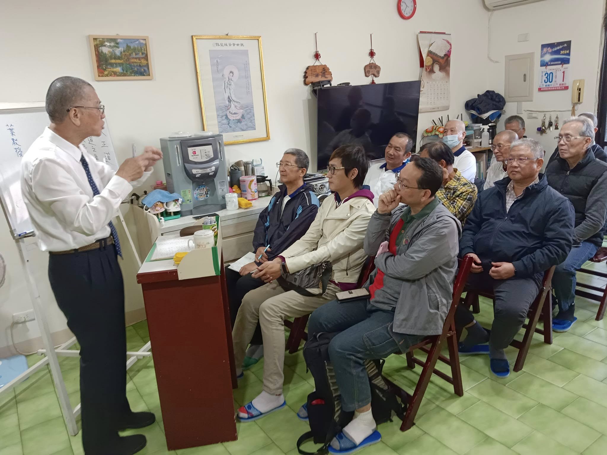 土城「胡氏佛堂」班會邀請曾隆泰講師慈悲成全，題目:「八正道」。